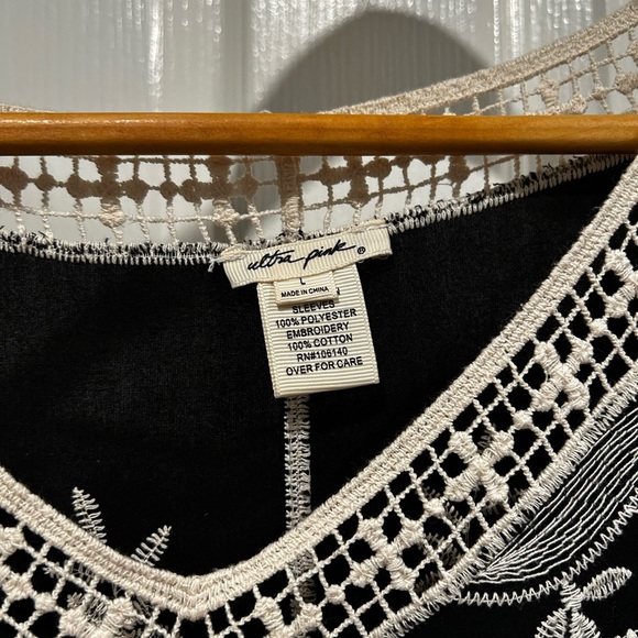 Lot of four  Women’s summer/spring tops - all size large. - Picture 15 of 16